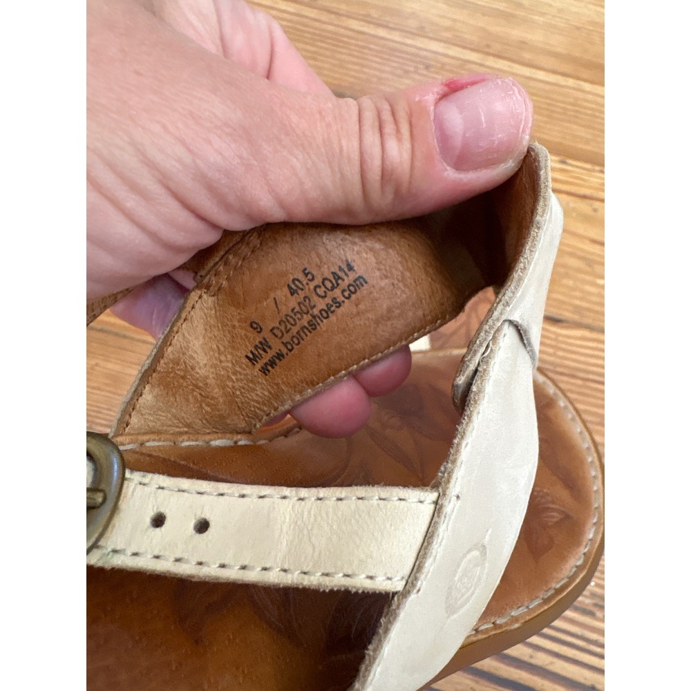 Born‎ Thong Sandals Womens Cream Leather Floral Embossed Slingback SIZE 9 - Picture 7 of 7